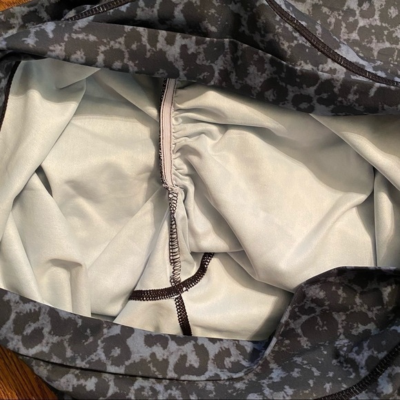 Zyia Stone Leopard Scrunchy Light and Luxe Leggings - Picture 10 of 10